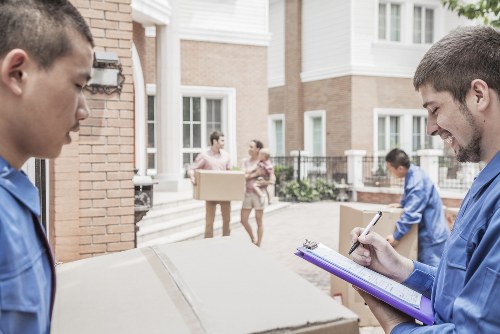 Man With Van Edenpark moving service with careful item handling