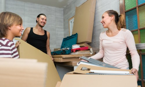 Local movers preparing a home move in Edenpark